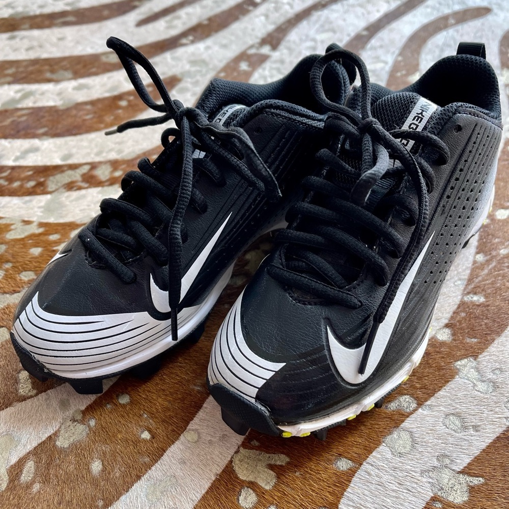 Nike Vapor baseball cleats - size 1Y